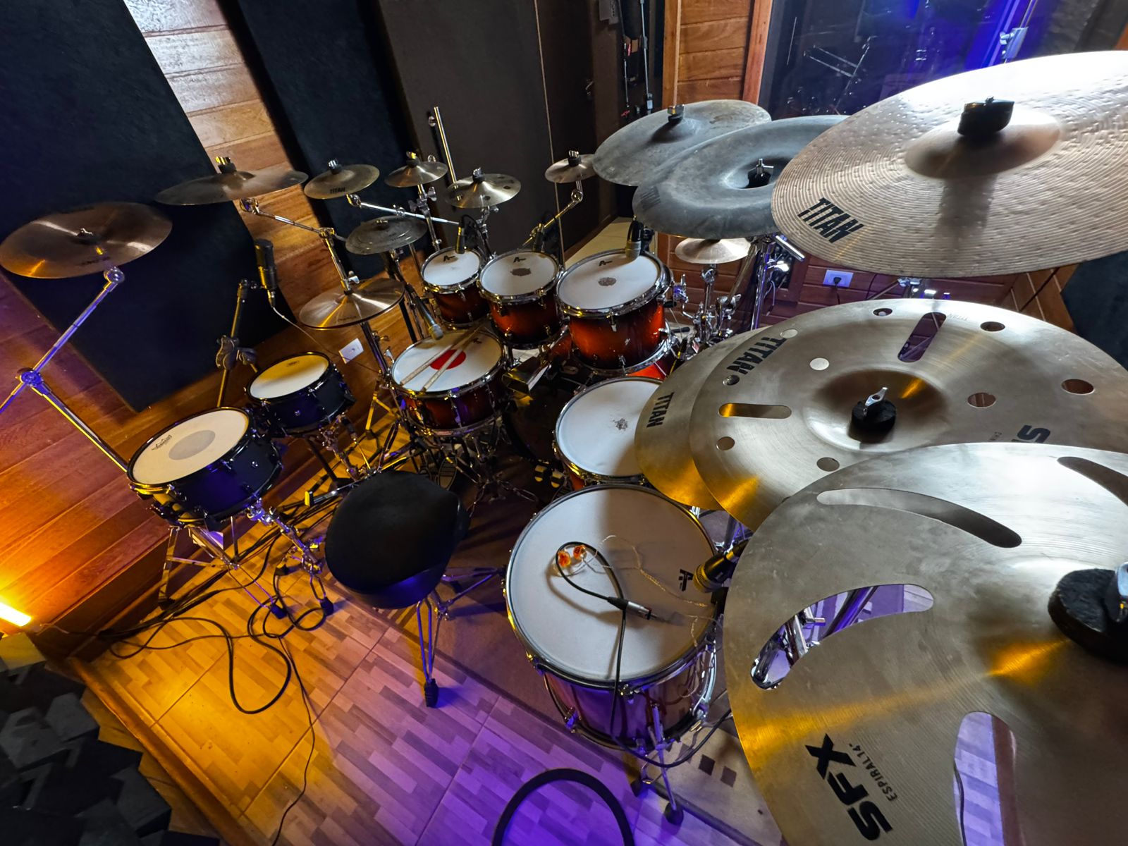 Sala de home studio para gravação de bateria